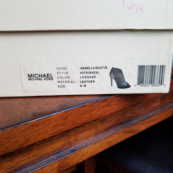 Michael Kors Isabella booties - Picture 5 of 6